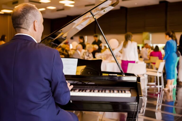 Manuel de piano wedding tocando en una boda